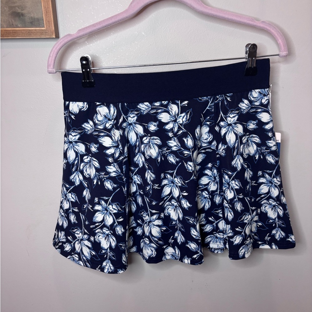 Tommy Bahama Navy and white floral spring skort - Picture 6 of 6